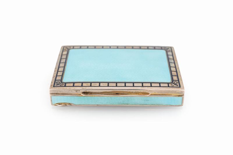 Tabacchiera in Argento e Smalto Celeste su Fondo Guilloché, Italia, Inizio XX Secolo, Argent...