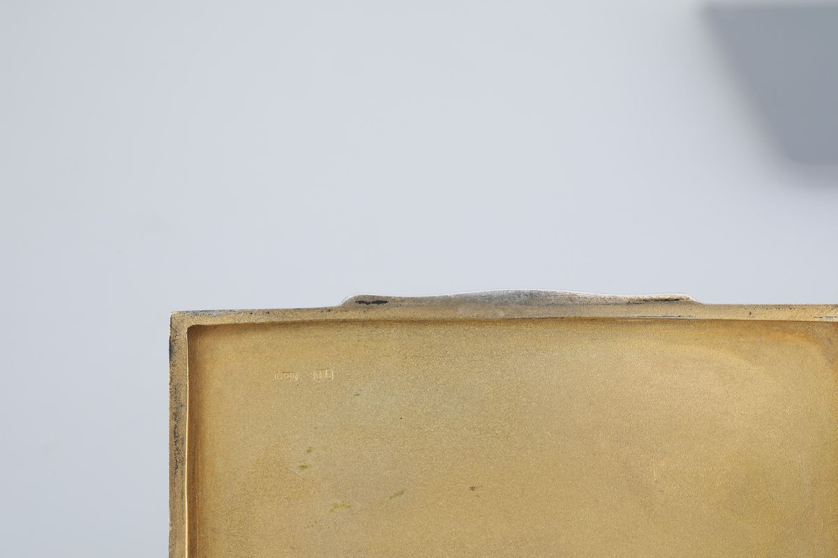 Tabacchiera in Argento e Smalto Celeste su Fondo Guilloché, Italia, Inizio XX Secolo, Argent...