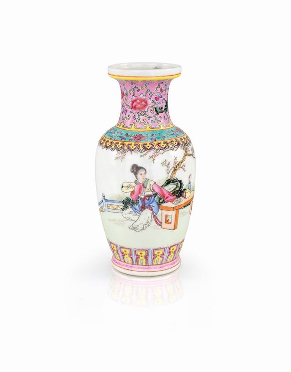 Piccolo vaso in porcellana, Cina