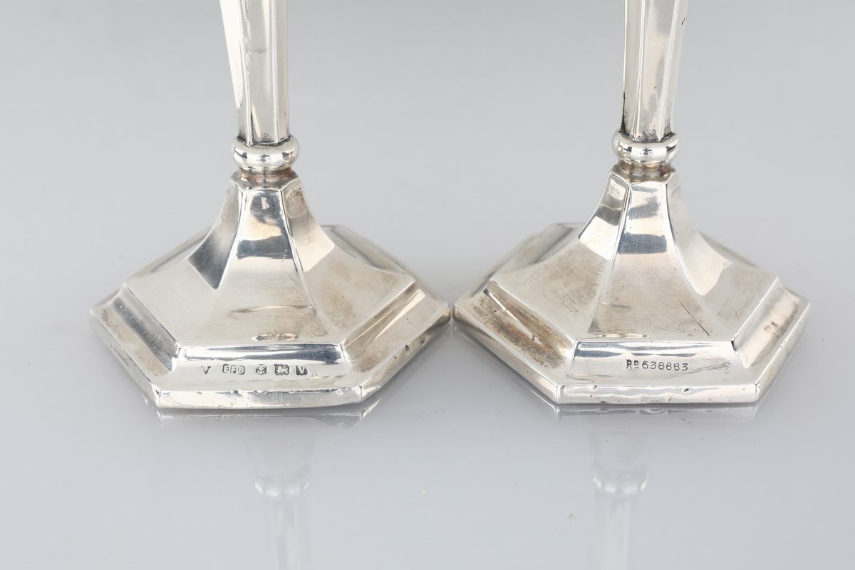 Coppia di Piccoli Candelieri in Argento 925/1000, Birmingham 1920 Ca., Argentiere E.f.b.