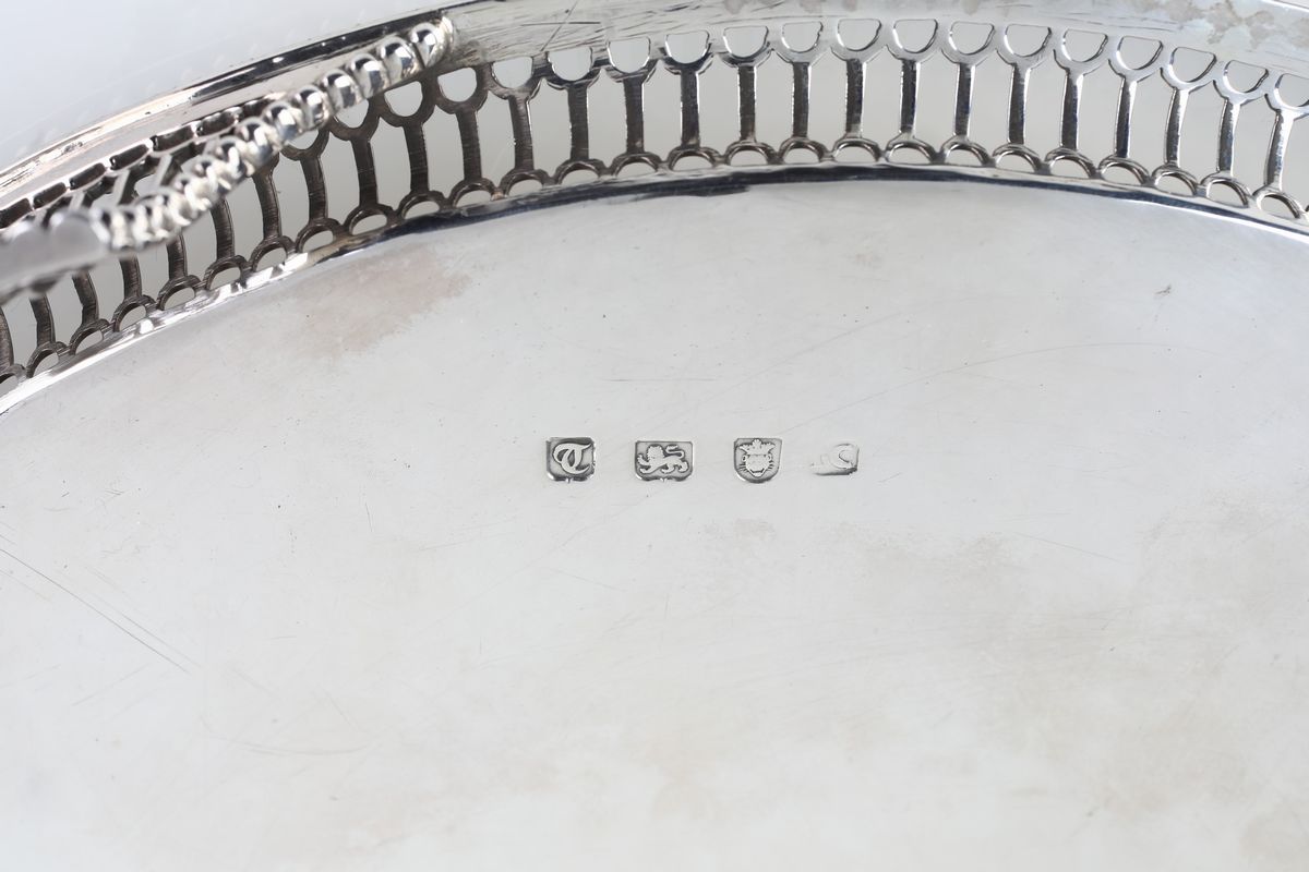 Salver in Argento 925/1000, Londra 1774, Argentiere John Cox (attivo dal 1766 al 1784)