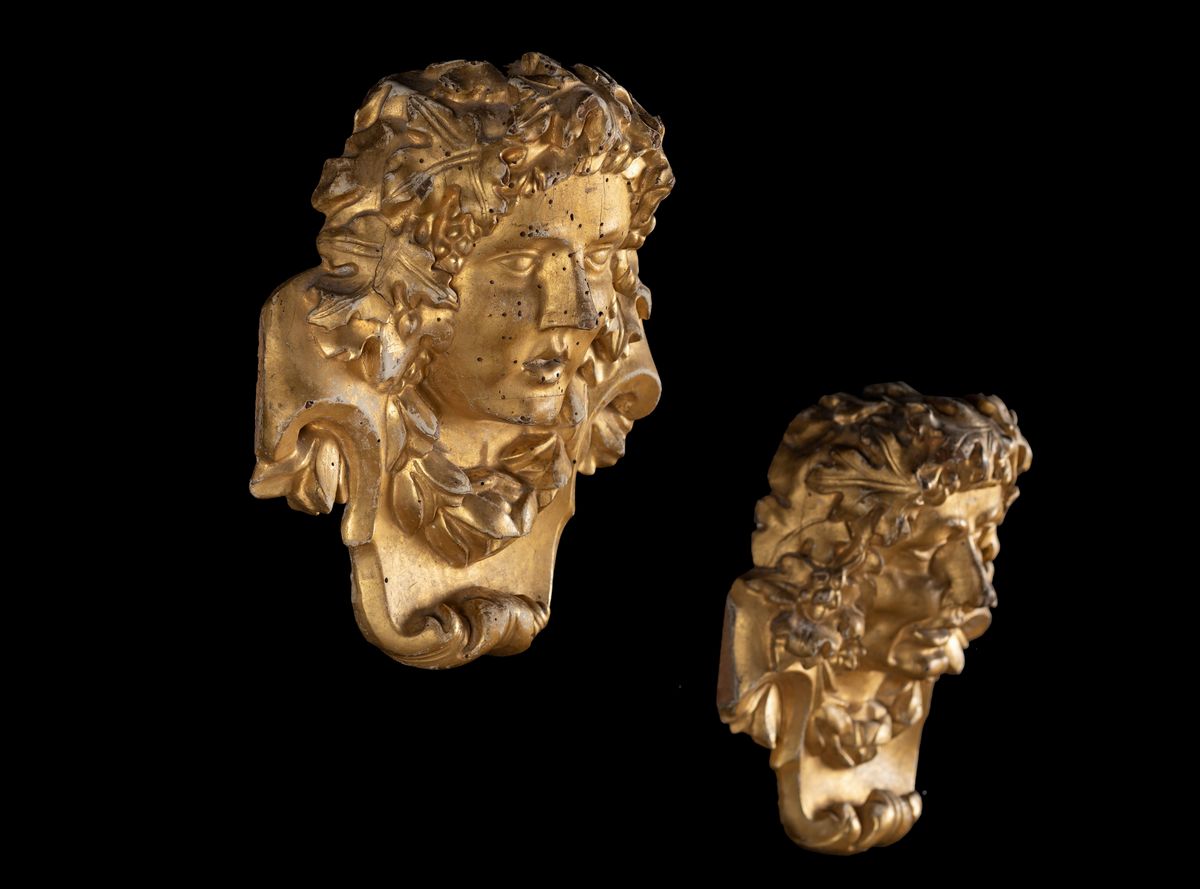 Coppia di Mascheroni in Legno Dorato, Fine del XVIII Secolo