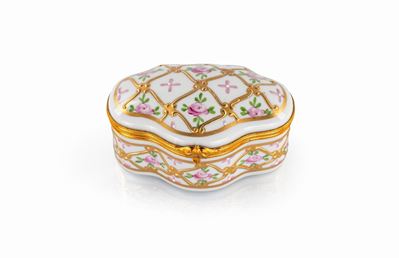 Tabacchiera in Porcellana Bianca e Oro, Limoges, Francia, XX Secolo