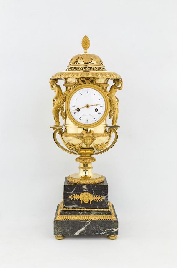 Pierre-Philippe Thomire ( attribuito ) - Grande orologio in bronzo dorato, Francia, epoca del Direttorio.