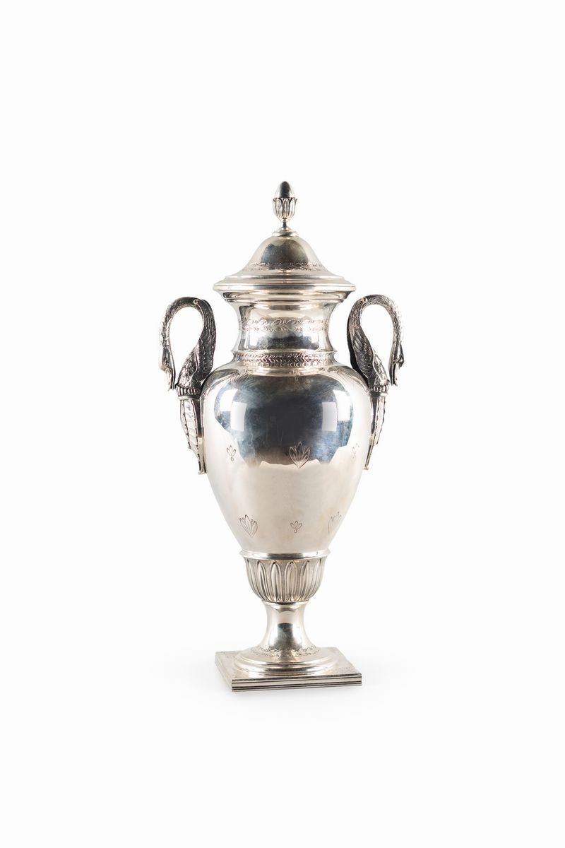 Coppa in Argento con Coperchio