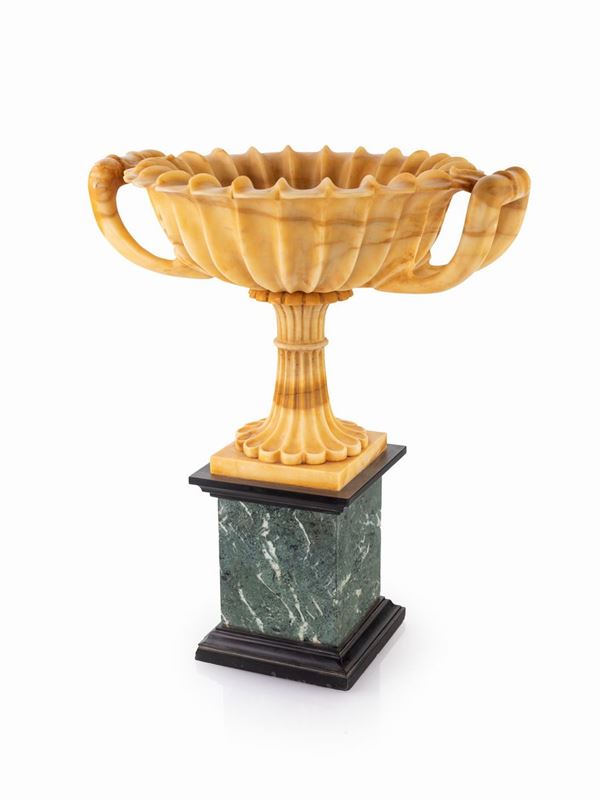 Coppa biansata in marmo giallo di Siena, Roma XIX secolo