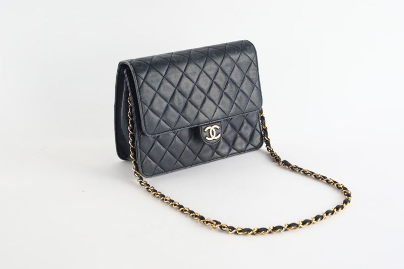 Chanel, Borsa Agnello Blu Motivo Matelassé