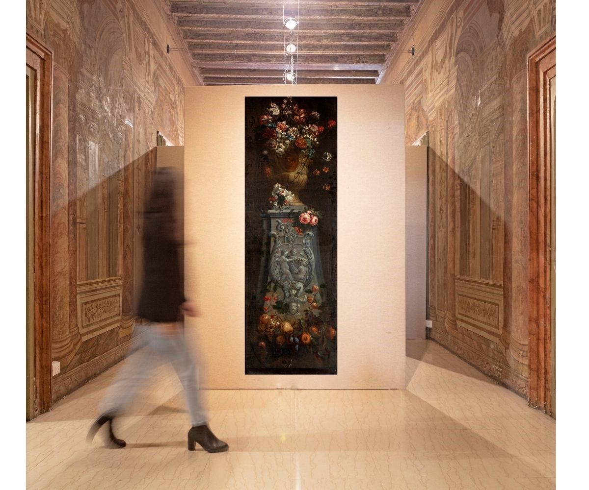 Pittore Napoletano del XVII Secolo - Natura Morta di Fiori con Vaso Classico e Piedistallo Scolpi...