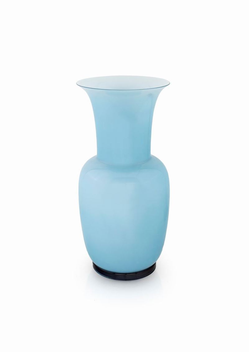 Venini, Vaso Opalino in Vetro Incamiciato Lattimo e Celeste