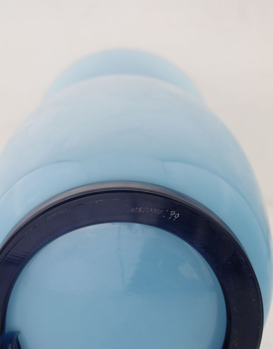 Venini, Vaso Opalino in Vetro Incamiciato Lattimo e Celeste