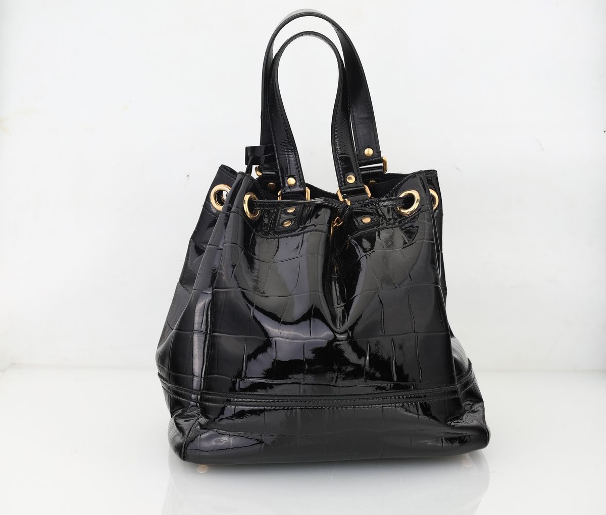 Yves Saint Laurent - Borsa a Secchiello in Pelle Verniciata Nera