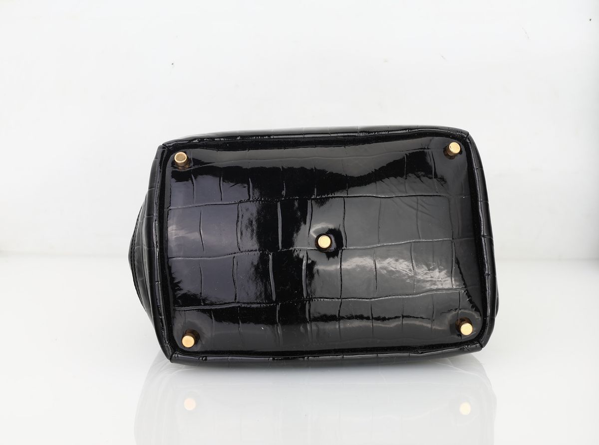 Yves Saint Laurent - Borsa a Secchiello in Pelle Verniciata Nera