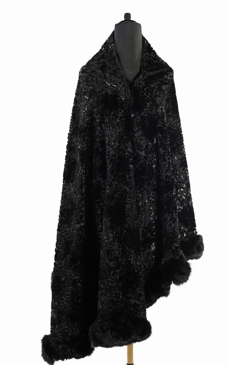 Fendi - Mantella in Seta Nera con Bordo in Pelliccia