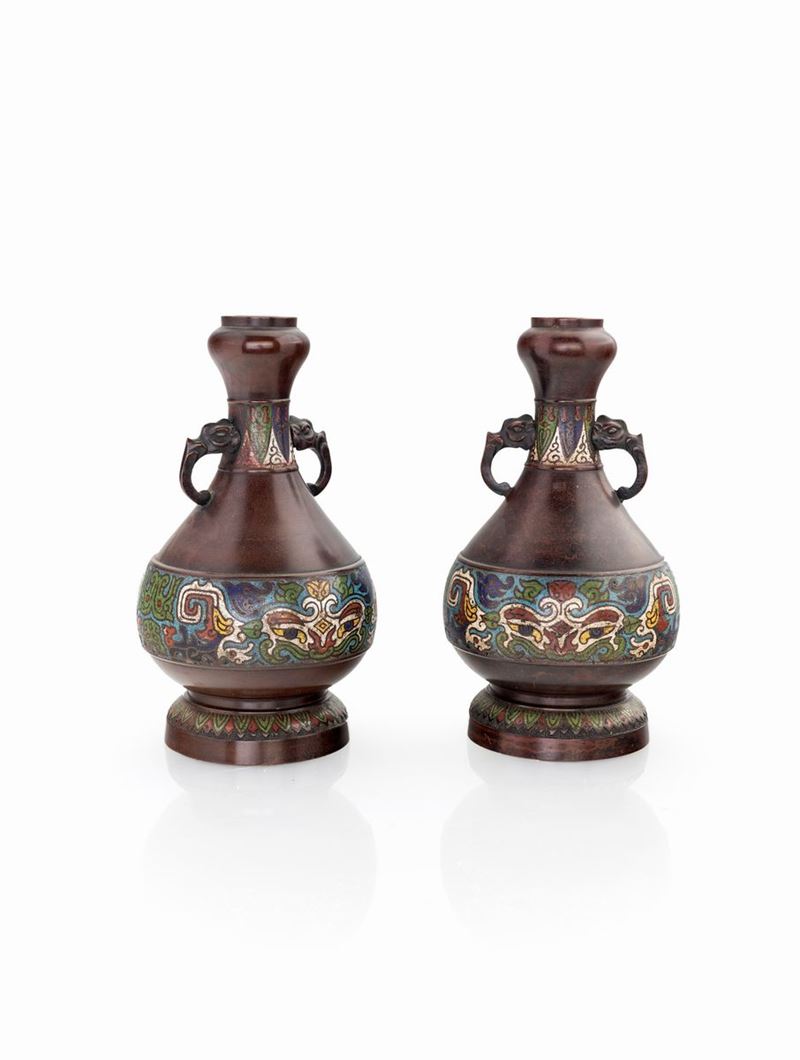 Coppia di Vasi in Bronzo