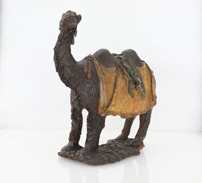 Scultura Raffigurante Cammello in Terracotta Dipinta