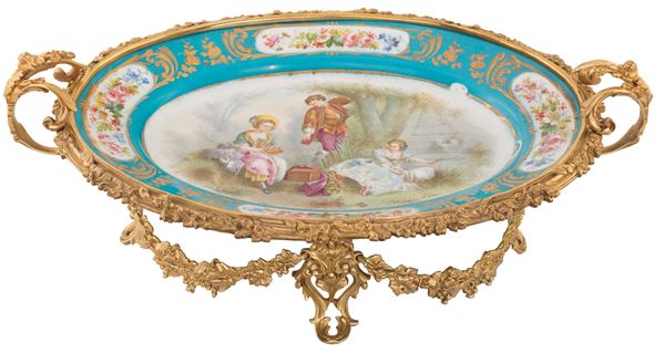 Alzata in porcellana policroma e bronzo dorato, S&#232;vres, XIX secolo  - Asta Fine Art : International Taste - Casa d'Aste Arcadia