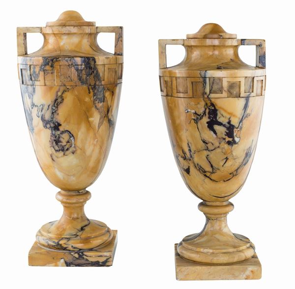 Coppia di vasi in marmo giallo antico, inizio XX secolo