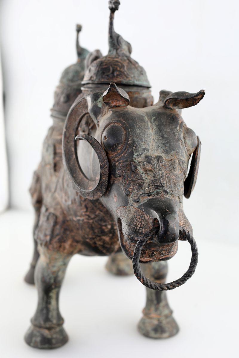 Antico Incensiere Zoomorfo in Bronzo Brunito, Cina