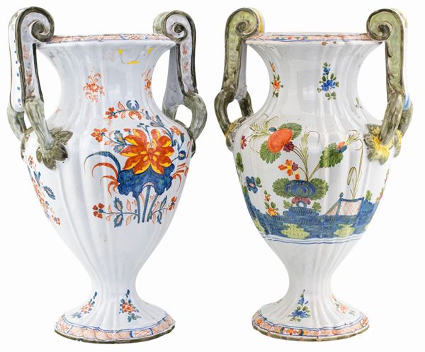 Due vasi in maiolica policroma, Imola, XIX secolo