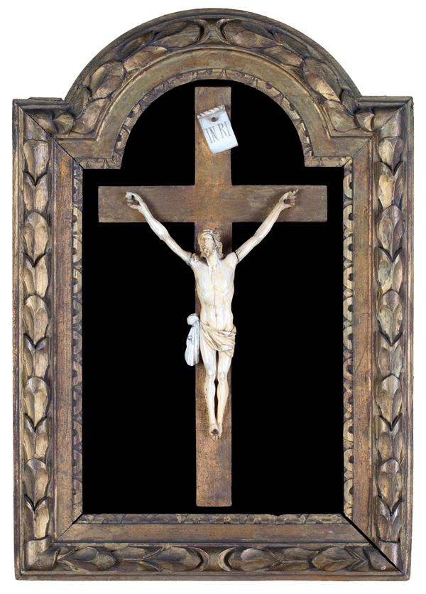 Cristo crocifisso in avorio, XVIII secolo  - Asta Antiquariato, Mobili, Arredi, Dipinti Antichi e del XIX Secolo. - Casa d'Aste Arcadia