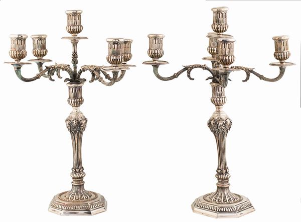 Coppia di candelieri in argento a cinque luci  - Asta Argenti Antichi e da Collezione - Casa d'Aste Arcadia