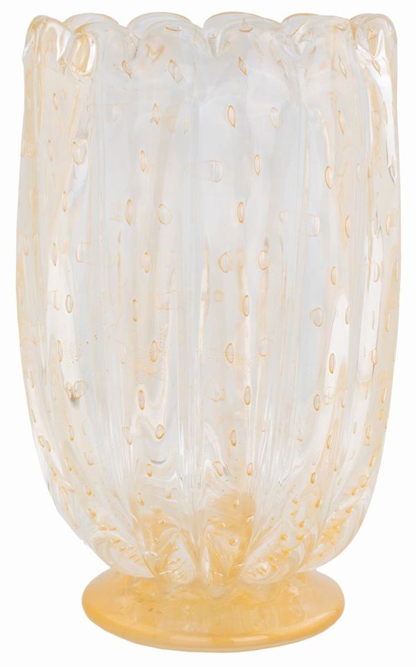 Vaso in vetro paglierino con lumeggiature dorate, vetreria Toso, Murano 