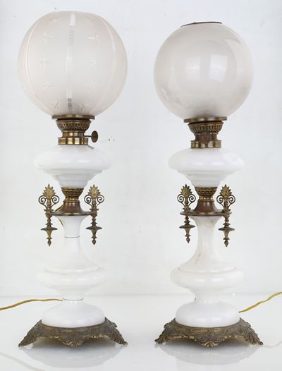 Coppia di Lampade in Vetro Opalino Bianco, Inizio XX Secolo