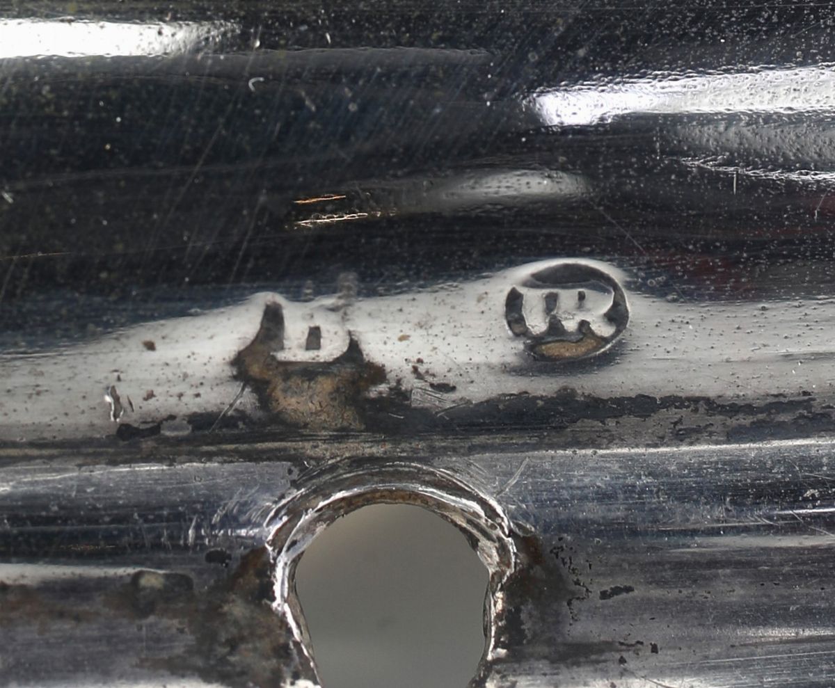 Coppia di Candelieri da Tavola in Argento, Germania, Prima Metà del XVIII Secolo, Argentiere...