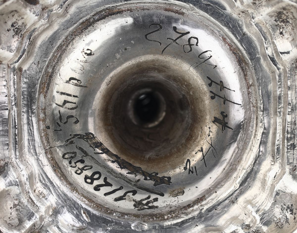 Coppia di Candelieri da Tavola in Argento, Germania, Prima Metà del XVIII Secolo, Argentiere...