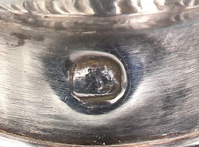 Spazzola e Due Porta Profumi in Cristallo con Tappi in Argento