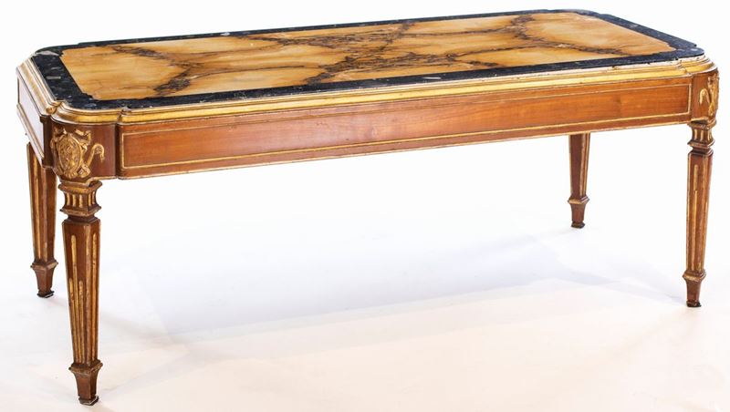 Tavolino Basso in Legno Laccato e Dorato