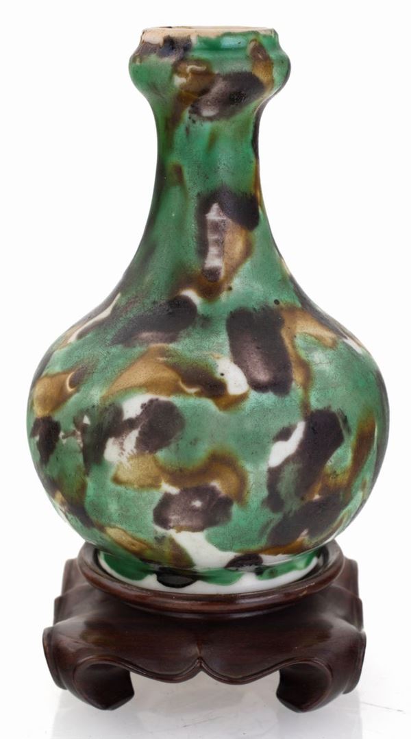 Piccolo vaso in ceramica smaltata, Cina
