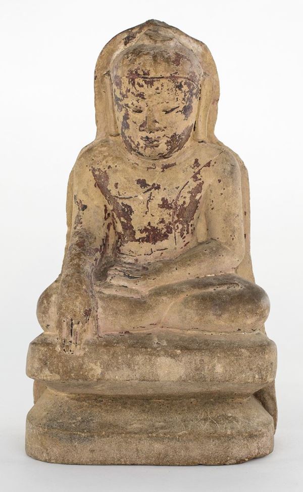 Buddha Bhumispharsa in pietra arenaria, Birmania, met&#224; del XIX secolo