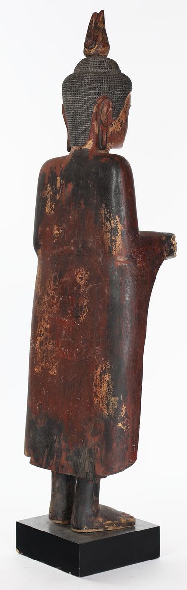 Grande Figura di Buddha Abhayamudra in Legno Laccato Rosso con Tracce di Doratura, Cambogia, Fine...