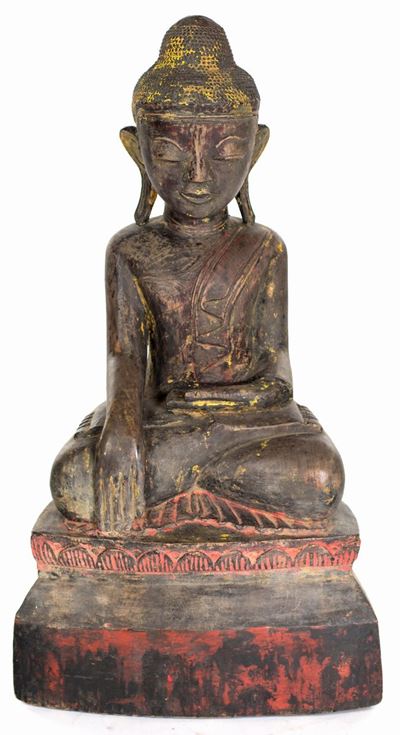 Buddha Bhumisparsha in Legno con Tracce di Cromia Rossa e Doratura, Birmania, Inizio del XIX Seco...