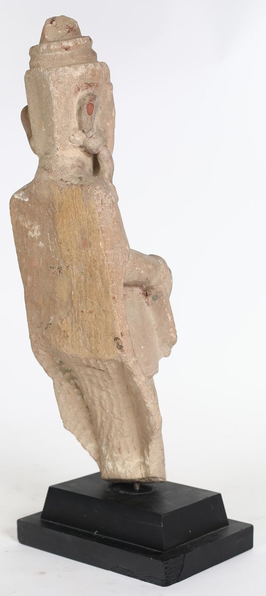 Figura di Nat in Pietra Arenaria, Birmania, XIX Secolo