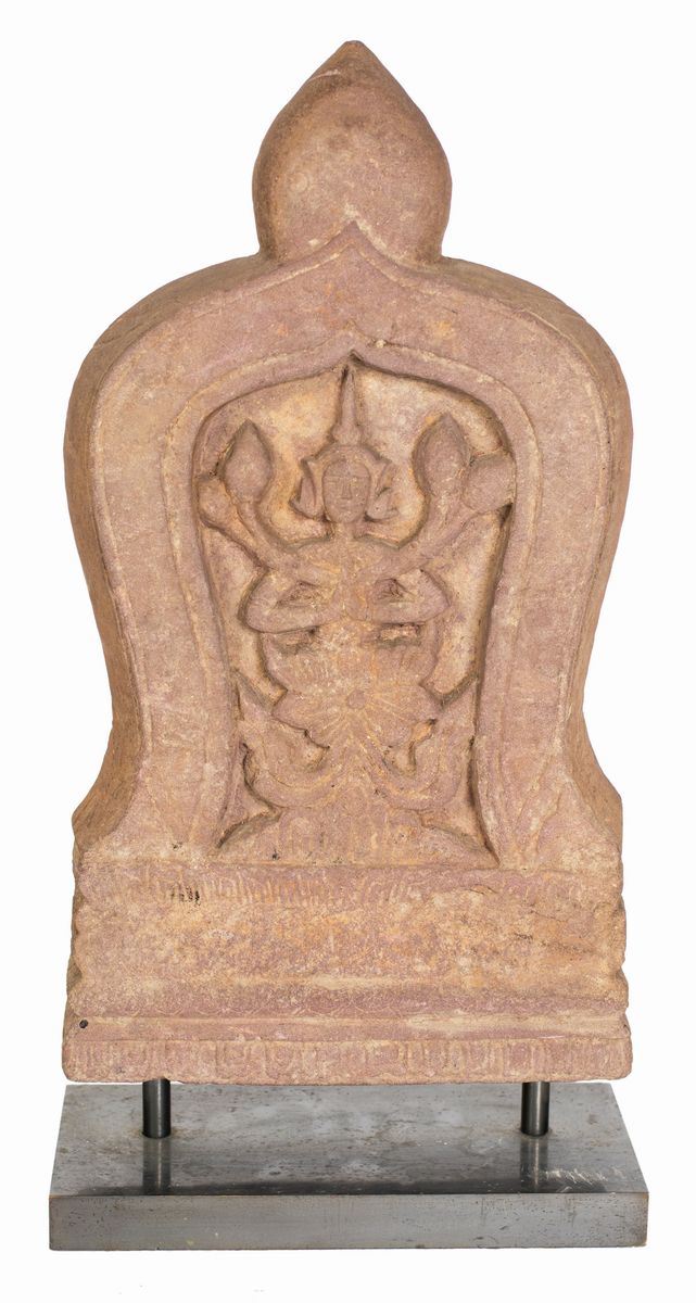 Edicola in Pietra Arenaria Rosa con Tracce di Doratura, Birmania, XIX Secolo