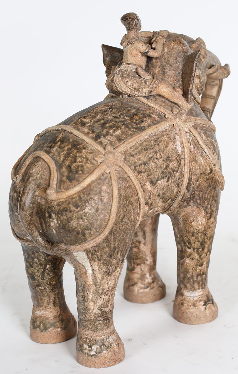 Grande Elefante Condotto da Mahut in Ceramica, Thailandia, XX Secolo