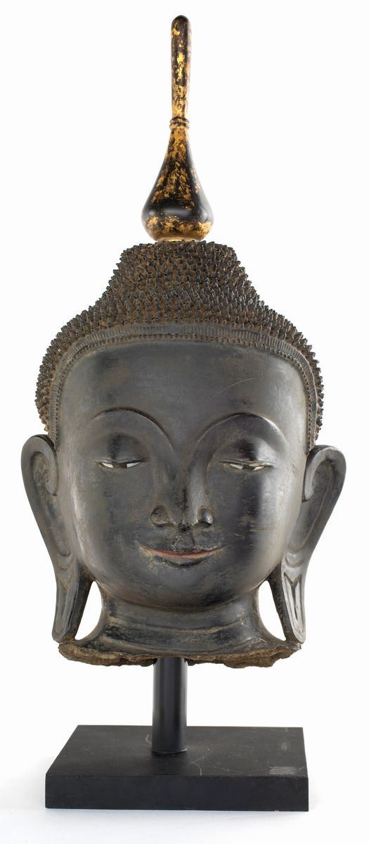 Testa di Buddha in Lacca Nera e Carta Pesta su Stoffa, Birmania, XIX Secolo