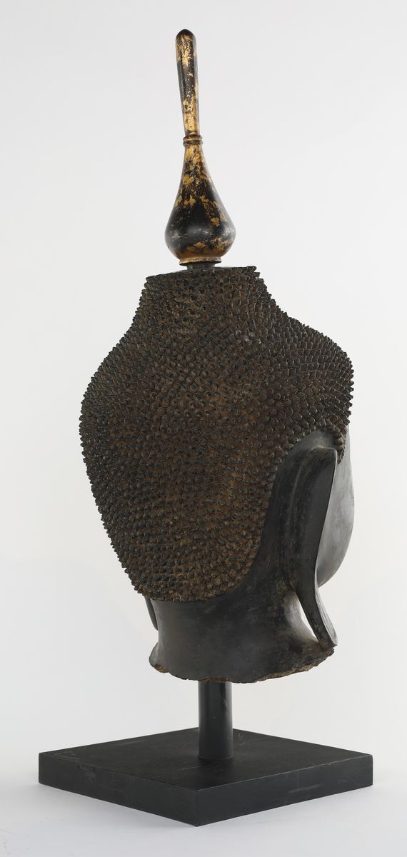 Testa di Buddha in Lacca Nera e Carta Pesta su Stoffa, Birmania, XIX Secolo