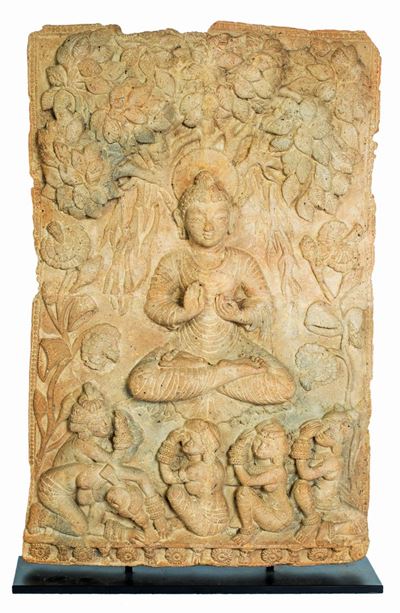Altorilievo a Mezzo Tondo in Terracotta, Kushan, Area Storica del Gandhara, I-II Secolo