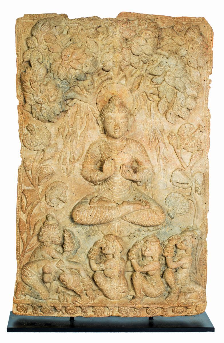 Altorilievo a Mezzo Tondo in Terracotta, Kushan, Area Storica del Gandhara, I-II Secolo