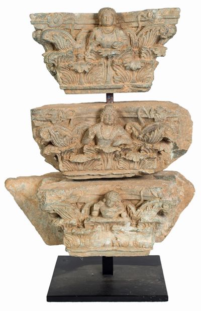 Tre Capitelli in Scisto Grigio, Area Storica del Gandhara, II-III Secolo