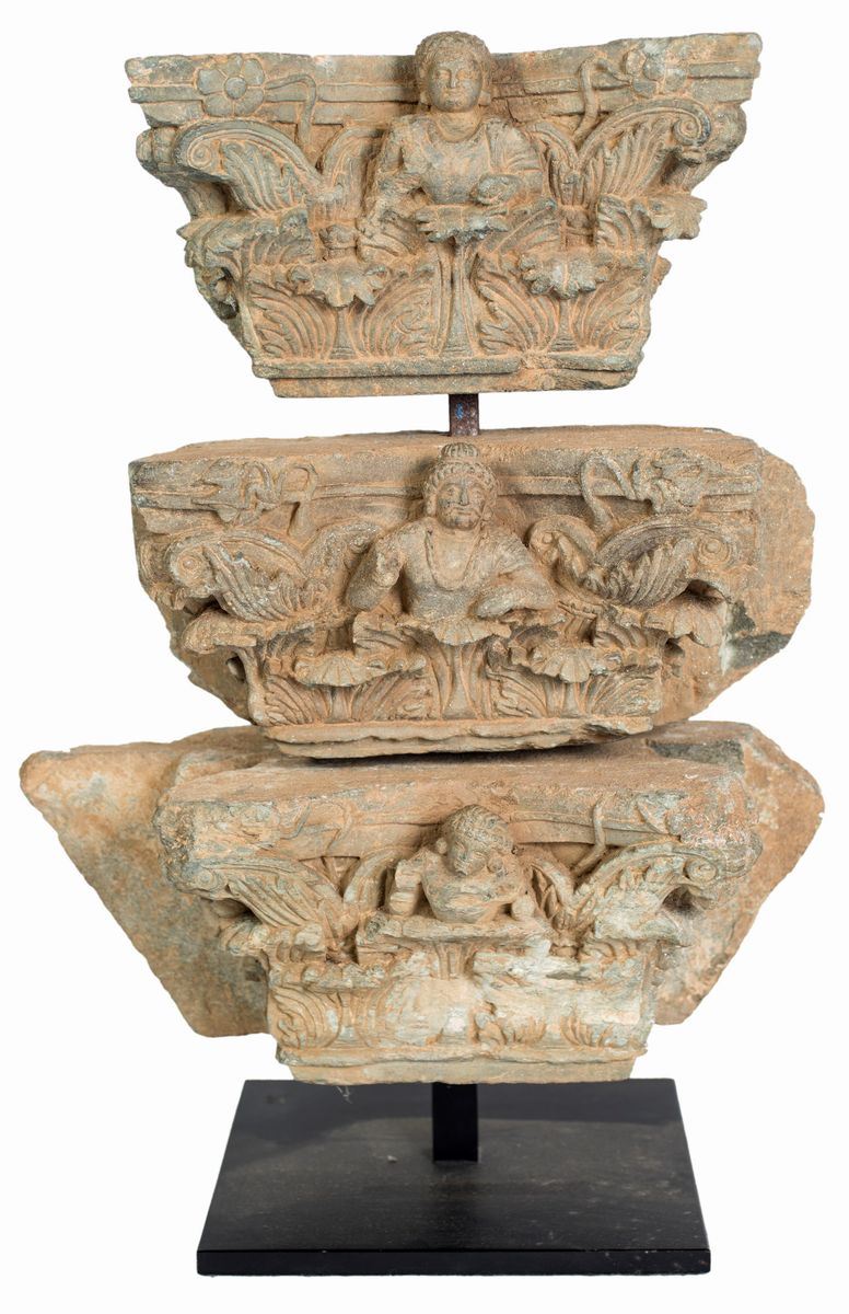 Tre Capitelli in Scisto Grigio, Area Storica del Gandhara, II-III Secolo