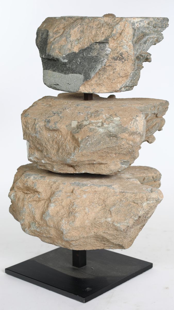 Tre Capitelli in Scisto Grigio, Area Storica del Gandhara, II-III Secolo