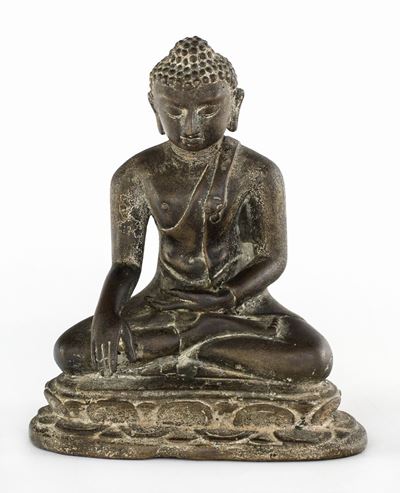 Piccolo Buddha Bhumisparsha in Bronzo a Fusione Piena, Post Pagan, Birmania, XVII Secolo