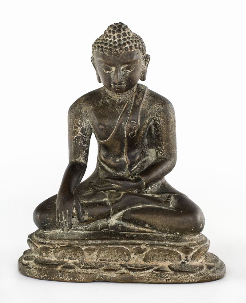 Piccolo Buddha Bhumisparsha in Bronzo a Fusione Piena, Post Pagan, Birmania, XVII Secolo