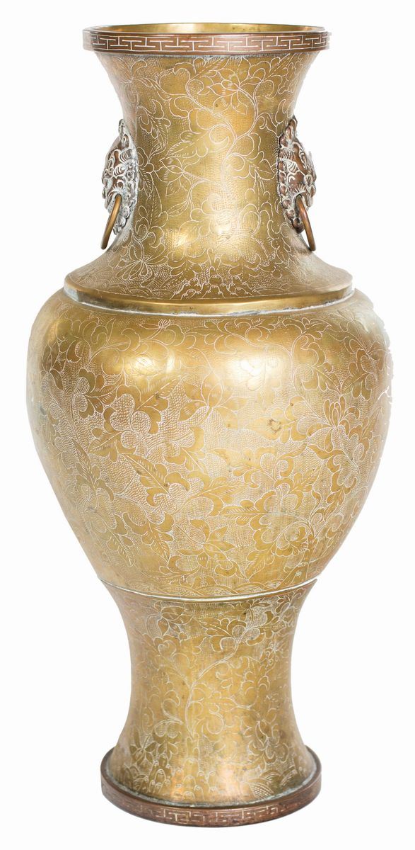 Vaso in metallo giallo, Cina, dinastia Qing, seconda meta del XIX secolo