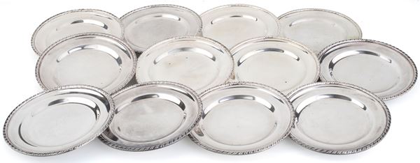 Dodici piattini in argento 800/1000  - Asta Argenti Antichi e da Collezione - Casa d'Aste Arcadia