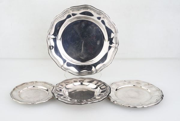 Quattro piatti in argento diversi